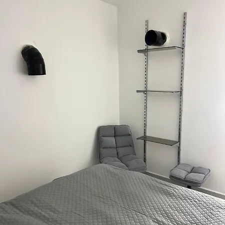 Atomovy Kryt Apartment
