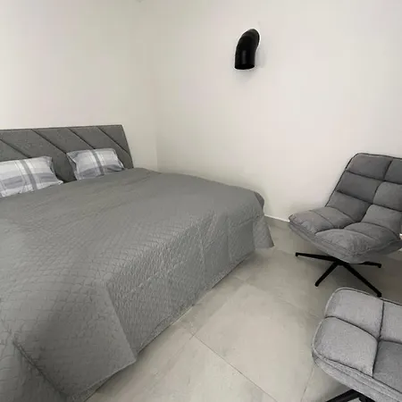 Atomovy Kryt Apartment *